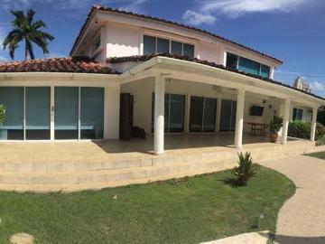 Casa en Club de Golf de Coronado, Chame, 1,000m2 construcción y 2,450m2 terreno