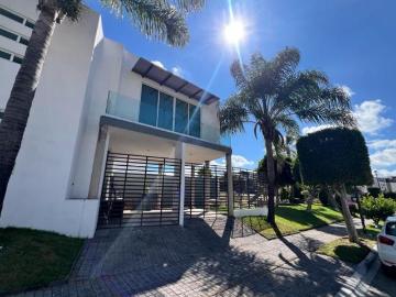 CASA EN CLUSTER 999, LOMAS DE ANGELOPOLIS I