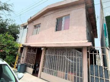 Casa en Col. México Lindo, San Nicolás, zona República Mexicana para remodelar