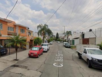 CASA EN COLONIA BOSQUES DE LA VICTORIA, GUADALAJARA JALISCO! CASA EN REMATE!