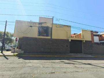 Casa en colonia El Mirador de 4 recámaras en esquina en Puebla