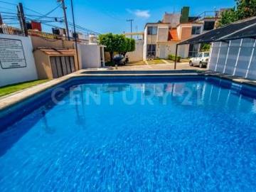 CASA EN CONDOMINIO CON ALBERCA, VIGILANCIA Y ACCESO CONTROLADO