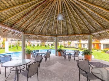 Casa en condominio con alberca y vigilancia