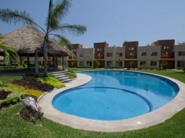 Casa en condominio con alberca y vigilancia