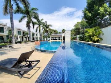 Casa en Condominio con amenidades, Cancha de Tenis Alberca