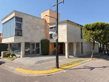 Casa en condominio con excelente ubicación, seguridad 24/7 y amenidades completa