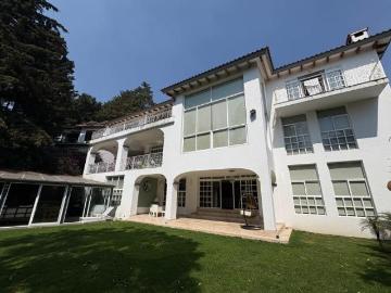 Casa en condominio con ubicación y jardín inmejorable