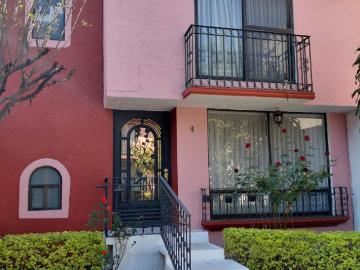 Casa en condominio c/excelentes espacios y distrib