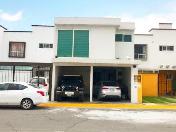 Casa en condominio Bosques de Cantabria