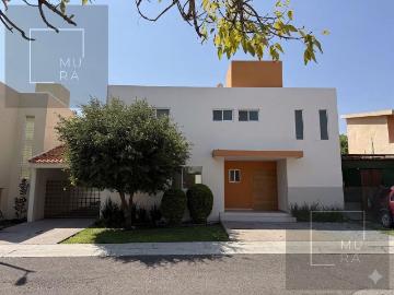 Casa en condominio en Claustros del Marques