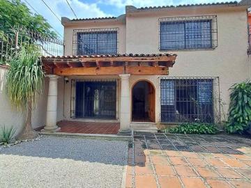 Casa en condominio en renta Calle Guadalupe Juárez Allende, Bosques De Cuernavaca, Cuernavaca, Morelos, 62340, Mex