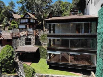 Casa en condominio en renta Avenida Del Carmen 13, Avándaro, Valle De Bravo, México, 51200, Mex