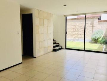 Casa en condominio en renta Avenida Del Valle, Jardines De Las Lomas, Ocoyucan, Puebla, 72865, Mex