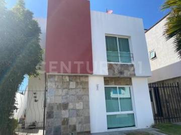Casa en Condominio en Renta en Urbano Bonanza, Metepec, Estado de México
