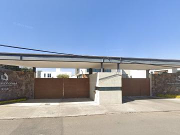 Casa en Condominio en Venta en Toluca: Ubicación Privilegiada y Espacios Amplios