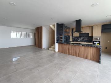 Casa en Condominio en Venta en Vistas Altozano, Morelia Amplios Espacios y Comodidades