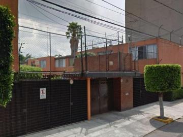 Casa en condominio remate hipotecario Toriello Guerra