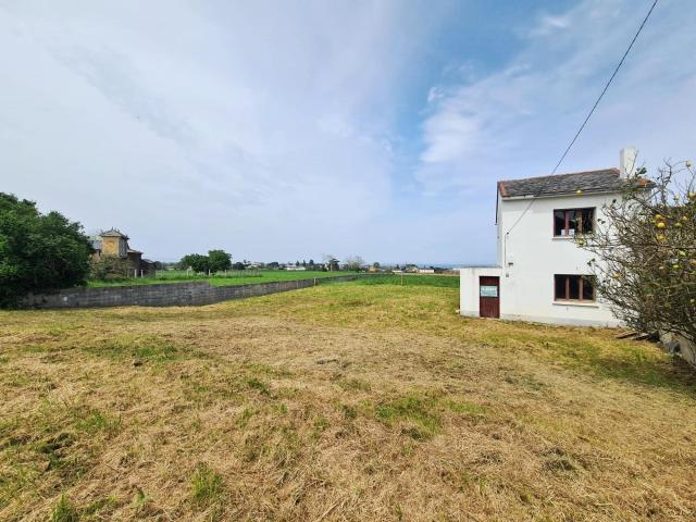 Casa en construcción con parcela de 2.300 m2 cerca de la playa, en Rinlo Ribadeo