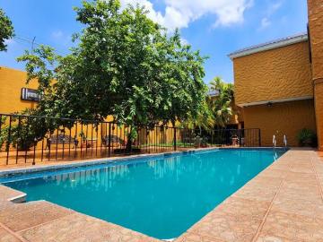 Casa en corazón de Tlaquepaque, 7 recs, 994m2 terreno, uso de suelo mixto