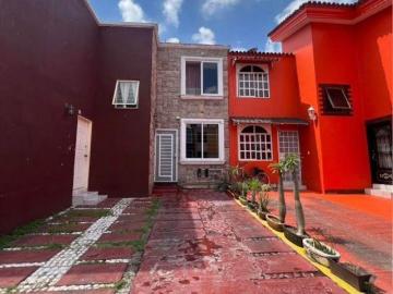 CASA EN COTO EN JARDINES DE SAN JOSE, SECAS DEL TREN LIGERO ESTACIÓN ISLA RAZA