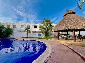 Casa en Coto Privado Poseidón con Alberca en Las Ceibas, Bahía de Banderas, Nayarit