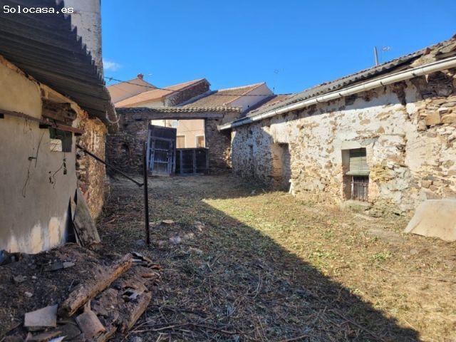 CASA EN DOMINGO GARCIA PARA REFORMAR
