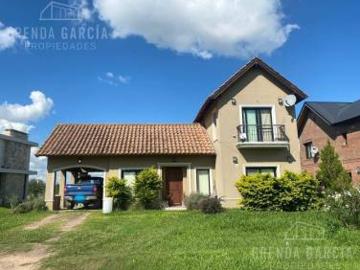 Casa en Dos Plantas En Venta En Colon Entre Ríos