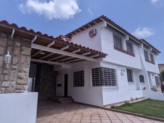 Casa en Excelente Conjunto privado *Cañas Verdes