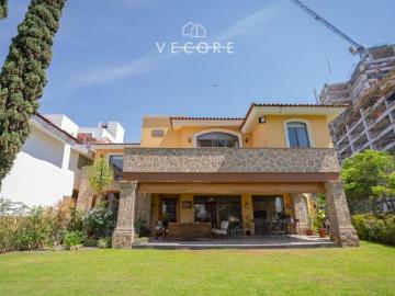 CASA EN EXCLUSIVA ZONA, COL. ALTAMIRA, ZAPOPAN