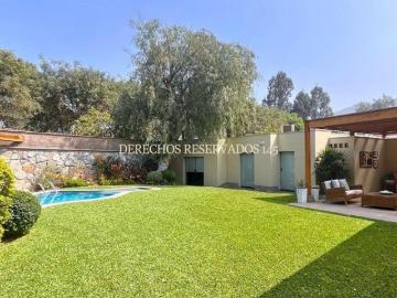 Casa en exclusivo condominio en era etapa de La Planicie