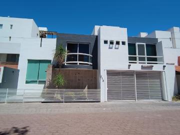CASA EN EL NORTE DE LA CIUDAD EN TROJES DEL PEDREGAL + AMPLIA TERRAZA