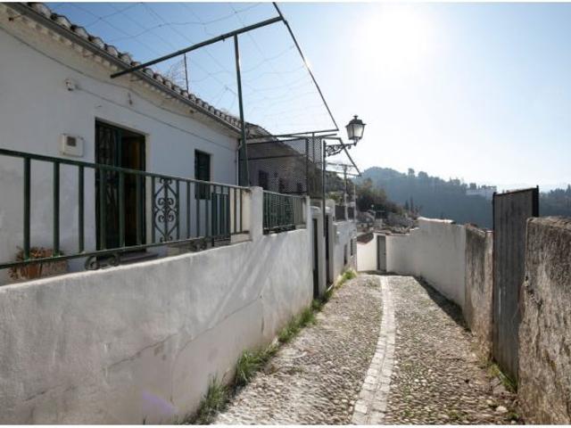 CASA EN EL ALBAYZIN CON PRECIOSAS VISTAS A LA ALHAMBRA