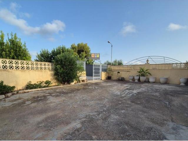 CASA EN EL CAMPO CERCA DEL PUEBLO