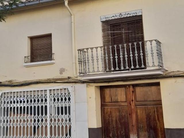 CASA EN EL CENTRO DE VILA REAL PARA REFORMAR