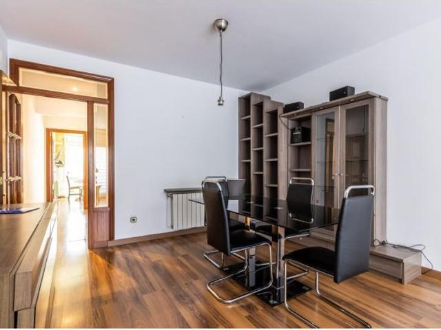 CASA EN EL CENTRO DE SABADELL CON GARAJE POR 2 COCHES Y TERRAZA