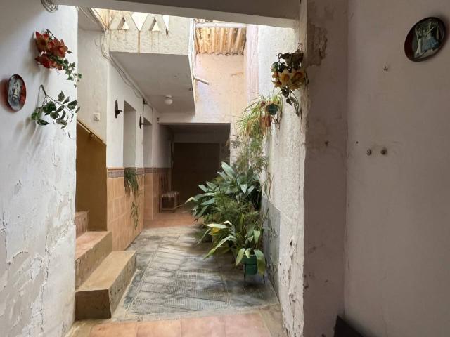 CASA EN EL CENTRO PARA REFORMAR