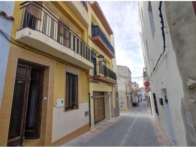 CASA EN EL CORAZON DE ALMENARARA