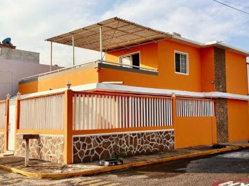 Casa en el Fraccionamiento más cercano al Nuevo Puerto de Veracruz en esquina