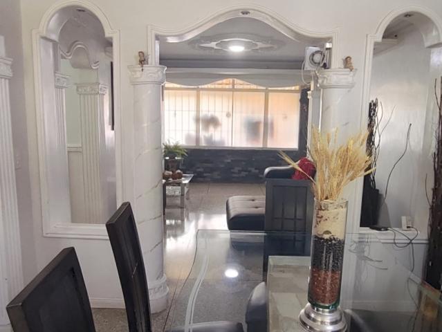 CASA EN EL P.R. LOS PRADOS TRUJILLO VE02 2233EP LROJ EOLI