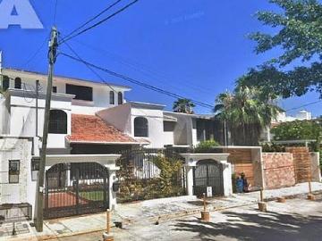 Casa En En Venta, 5 Recámaras, 3 Niveles, Panels Solares, Piscina, Sm 2 A, Cancún Centro
