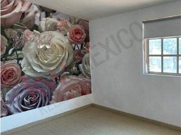 Casa en Esquina con Amplio Jardín en Venta, Cerrada en Los Viñedos