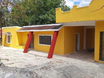 CASA EN ESQUINA CON GRAN TERRENO EN TEPAKÁN