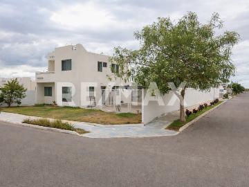 CASA EN ESQUINA CON TERRENO EXCEDENTE FRACC LAS AMÉRICAS