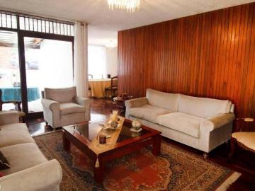 Casa en esquina de 310mts2, en exclusiva zona de la Urbanización Monterrico