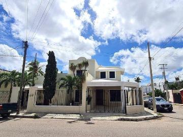 Casa en Esquina de 4 Recamaras y Alberca en FCO DE MONTEJO, MERIDA