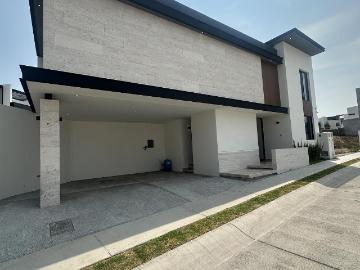 CASA EN ESQUINA DE LUJO