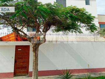 ¡Casa en esquina de nueve dormitorios en San Borja!