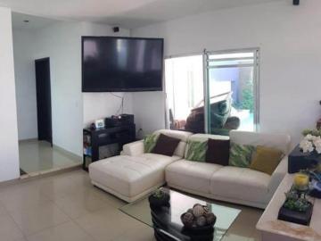 Casa en esquina dentro de residencial del sol