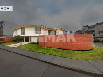 ¡Casa en esquina dentro de zona residencial de San Borja!