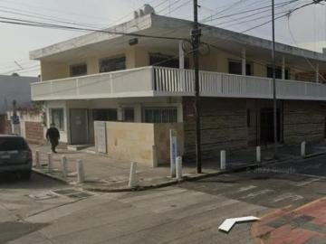 Casa en esquina en avenida principal ideal para oficina u otro
